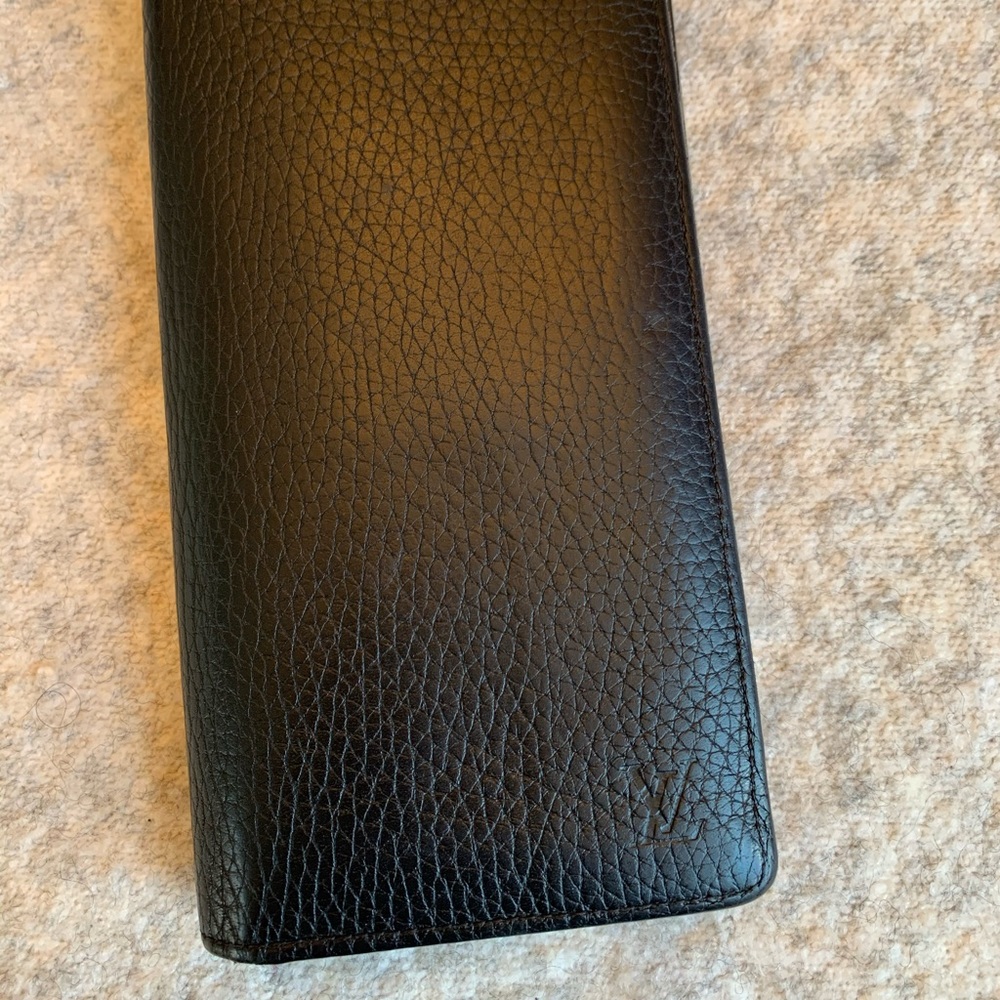 Louis Vuitton brazza wallet in Taurillon leather